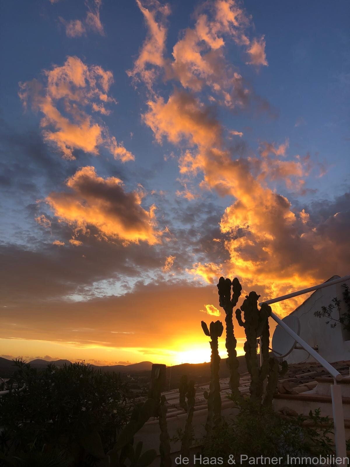 Charmantes Stadthaus unterhalb der Burg Capdeperas mit vielen Terrassen und tollem Landschaftsblick
