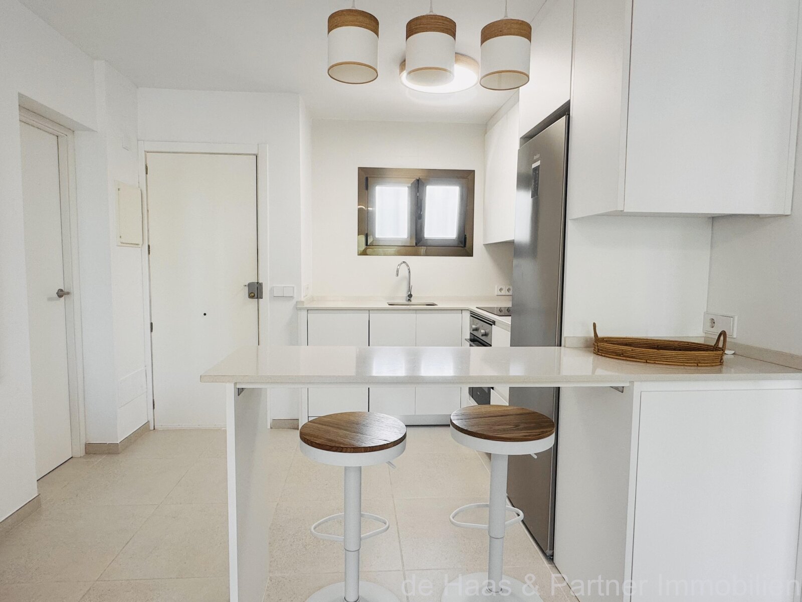 Modernes Apartment mit kleinen Meerblick