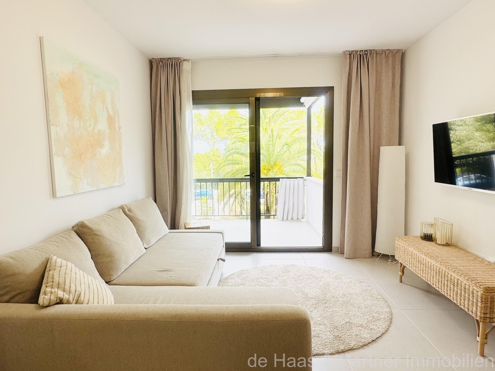 Modernes Apartment mit kleinen Meerblick