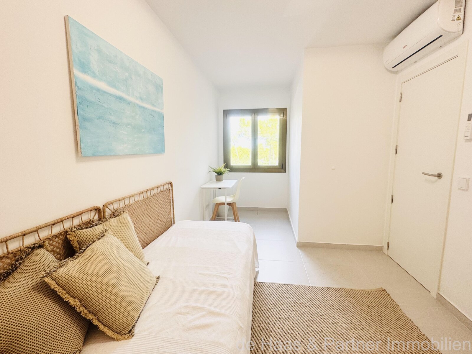 Modernes Apartment mit kleinen Meerblick