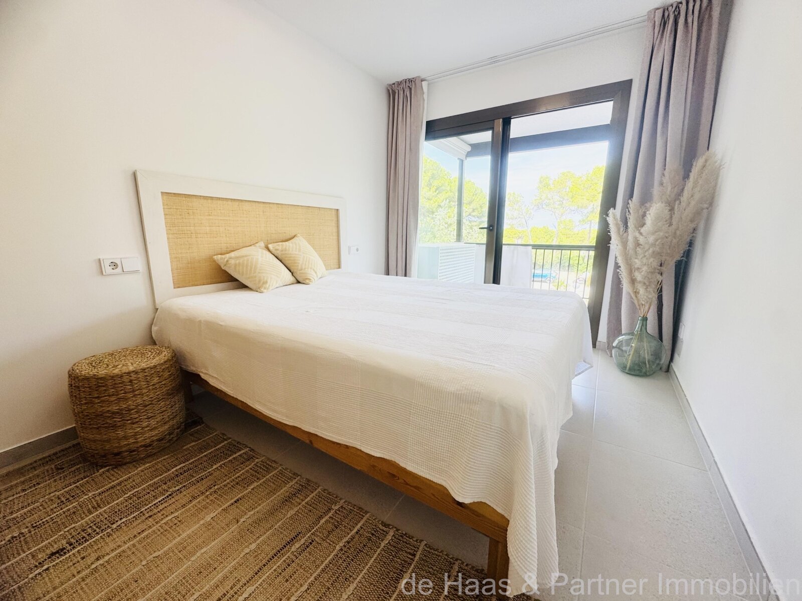 Modernes Apartment mit kleinen Meerblick