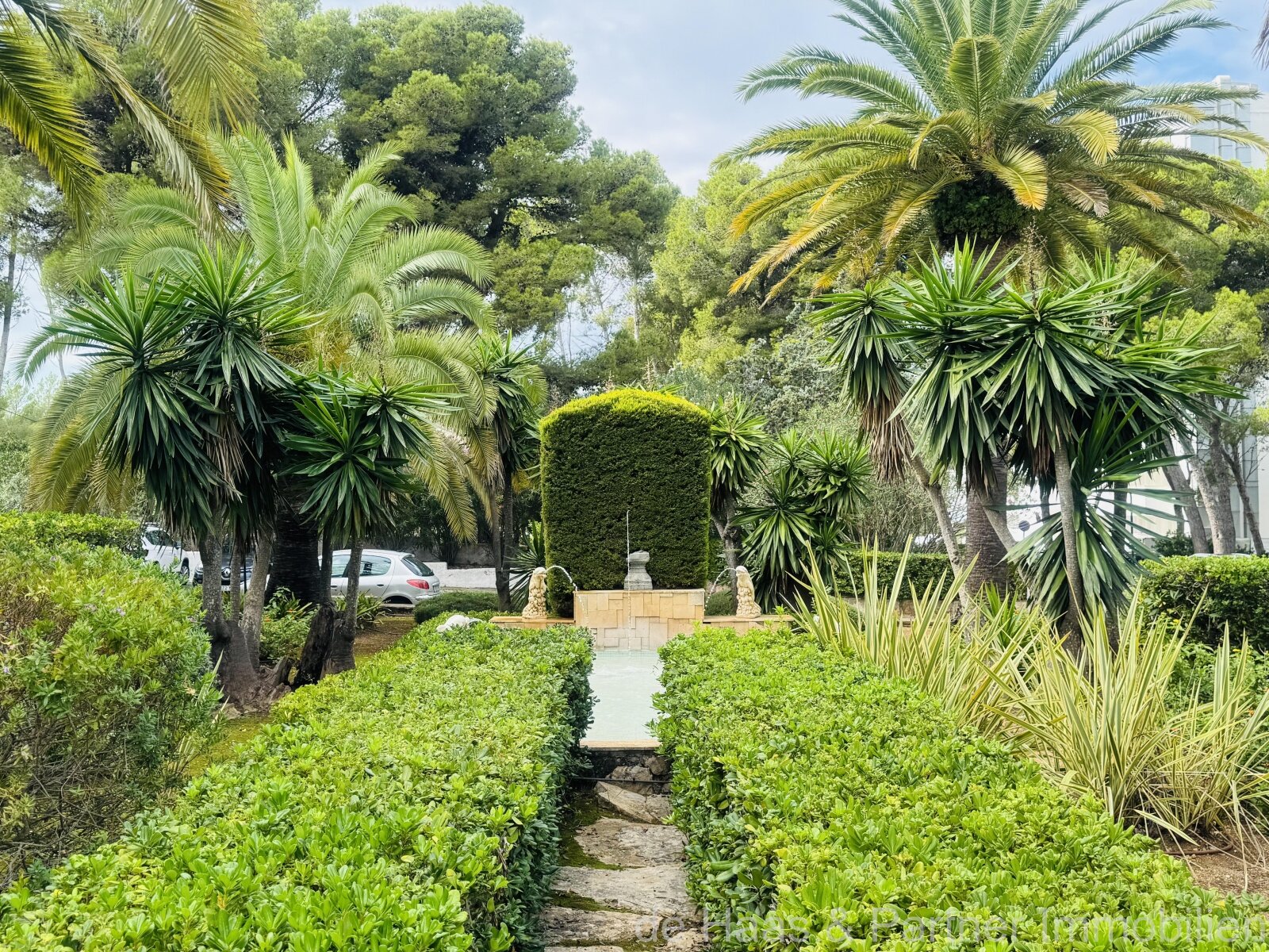 Modernes Apartment mit kleinen Meerblick