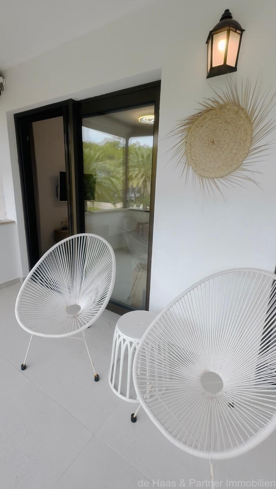 Modernes Apartment mit kleinen Meerblick