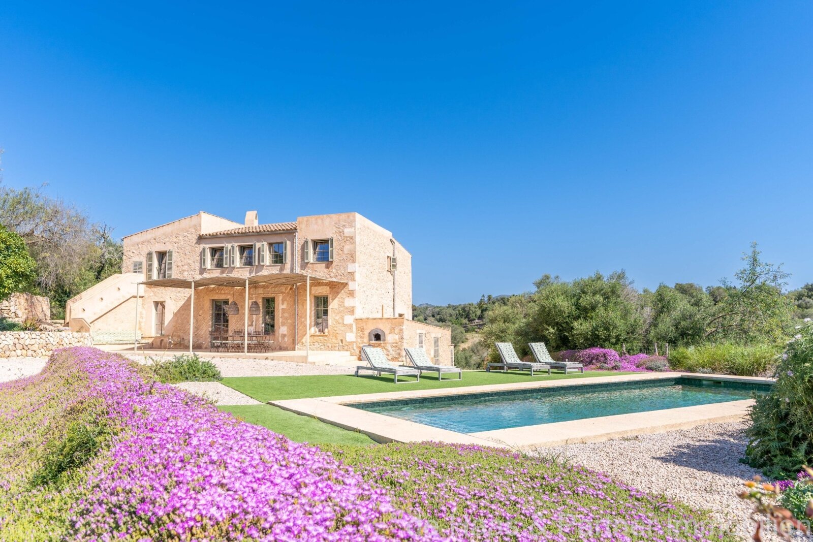 Moderne Finca mit Pool und traumhaftem Meerblick