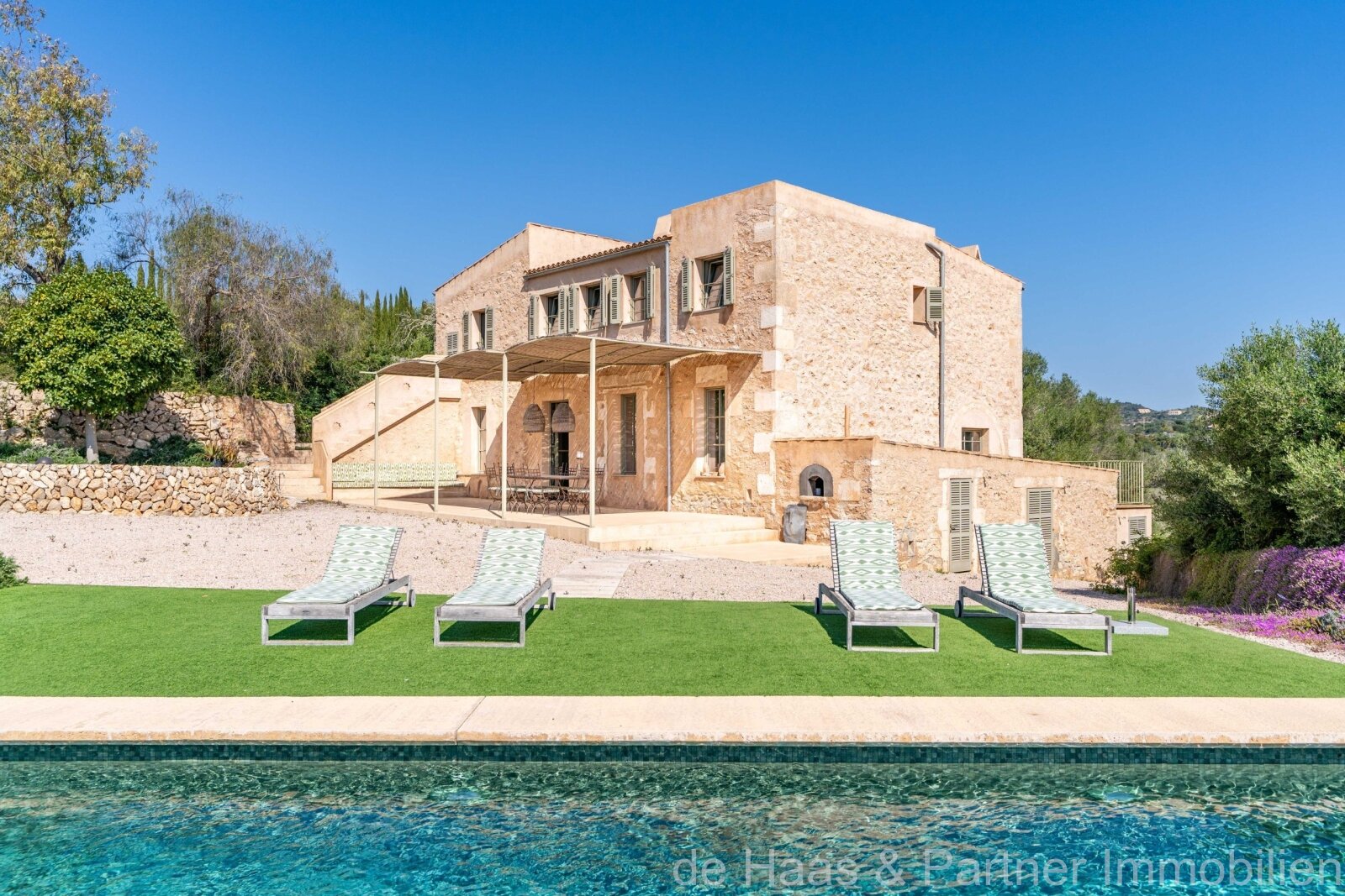 Moderne Finca mit Pool und traumhaftem Meerblick