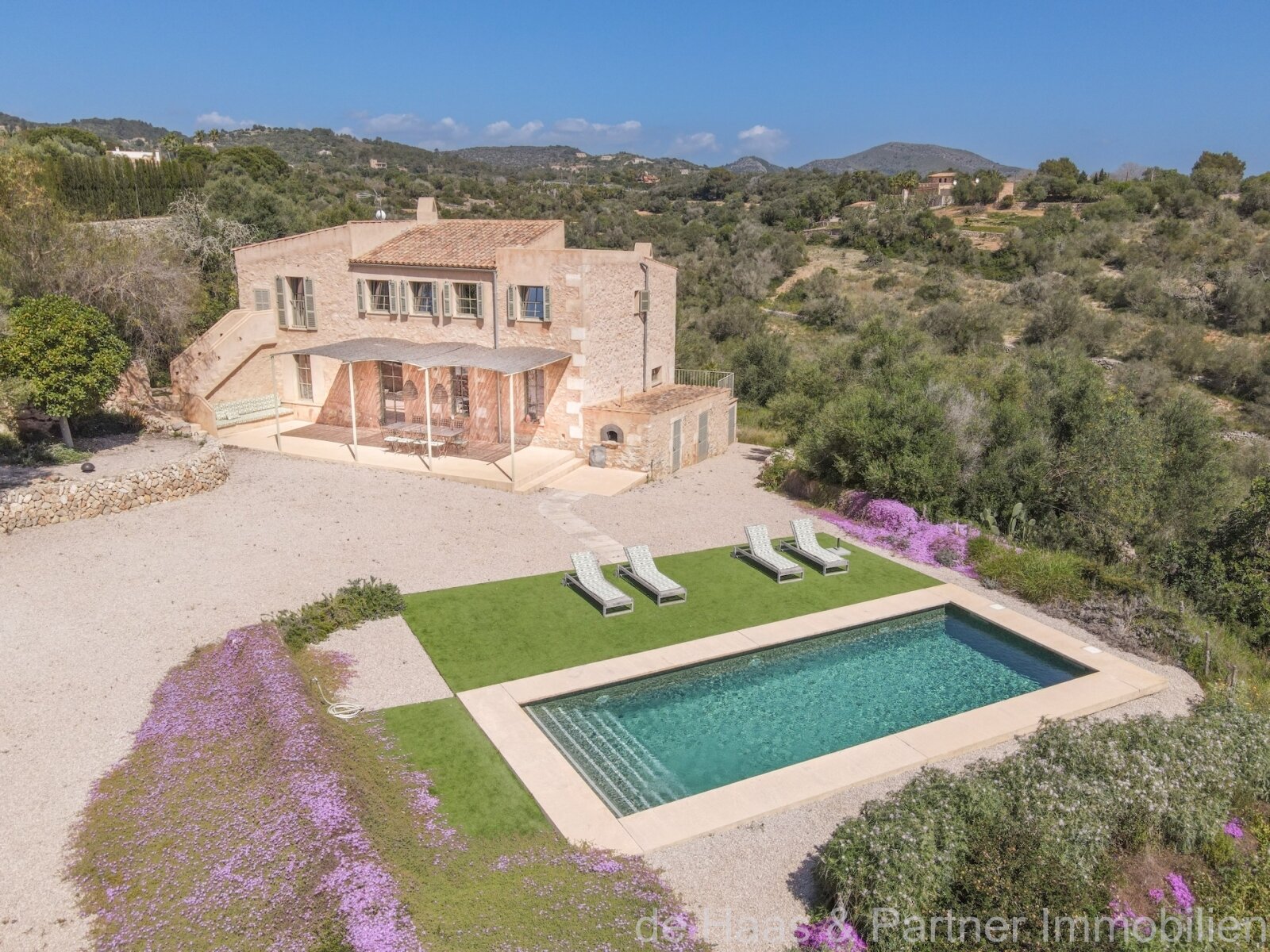 Moderne Finca mit Pool und traumhaftem Meerblick