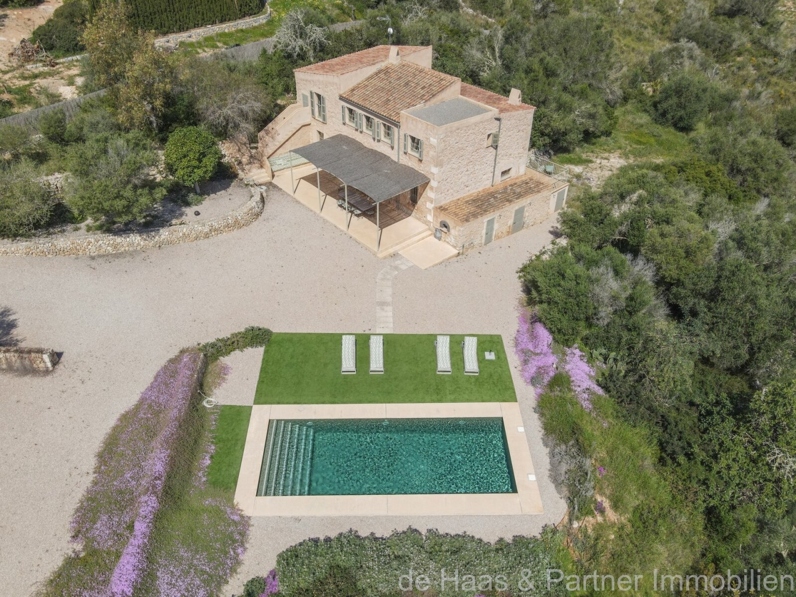Moderne Finca mit Pool und traumhaftem Meerblick