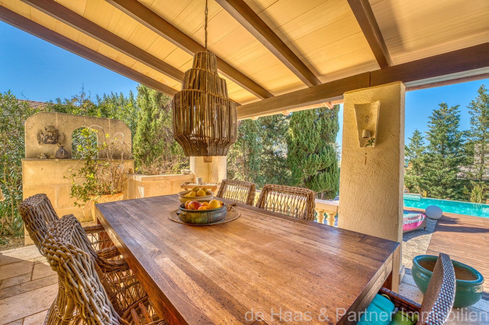 Chalet mit großem Pool und nur 100m vom Meer