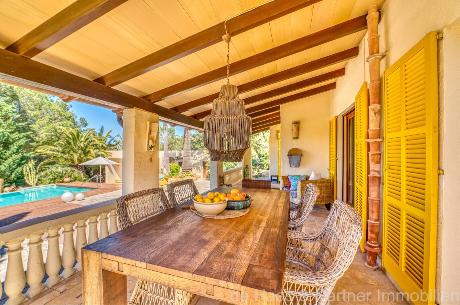 Chalet mit großem Pool und nur 100m vom Meer