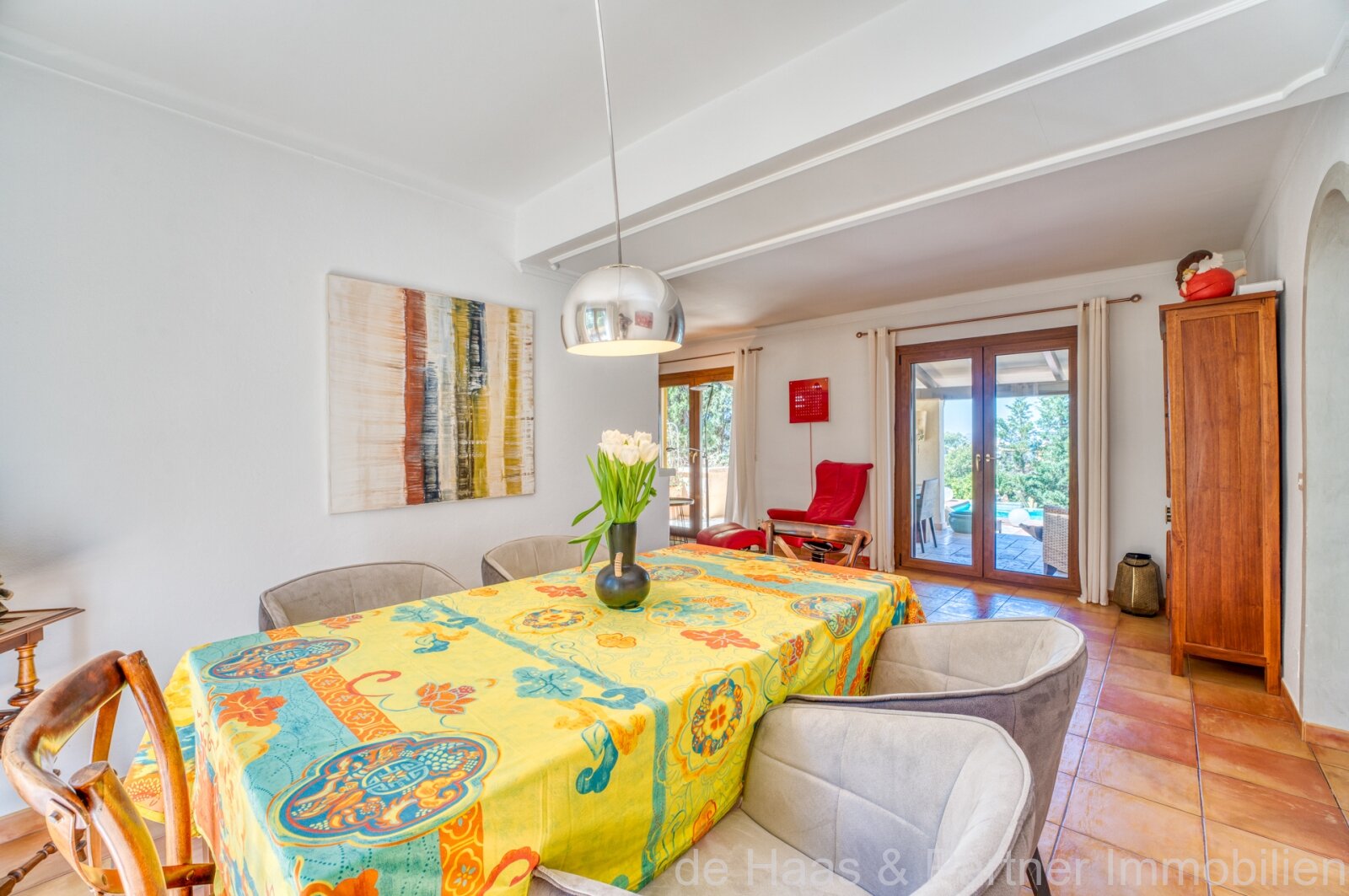 Chalet mit großem Pool und nur 100m vom Meer