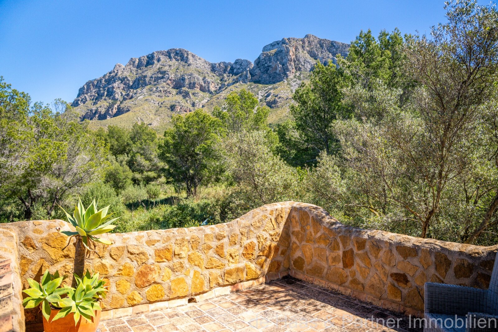 Chalet mit großem Pool und nur 100m vom Meer