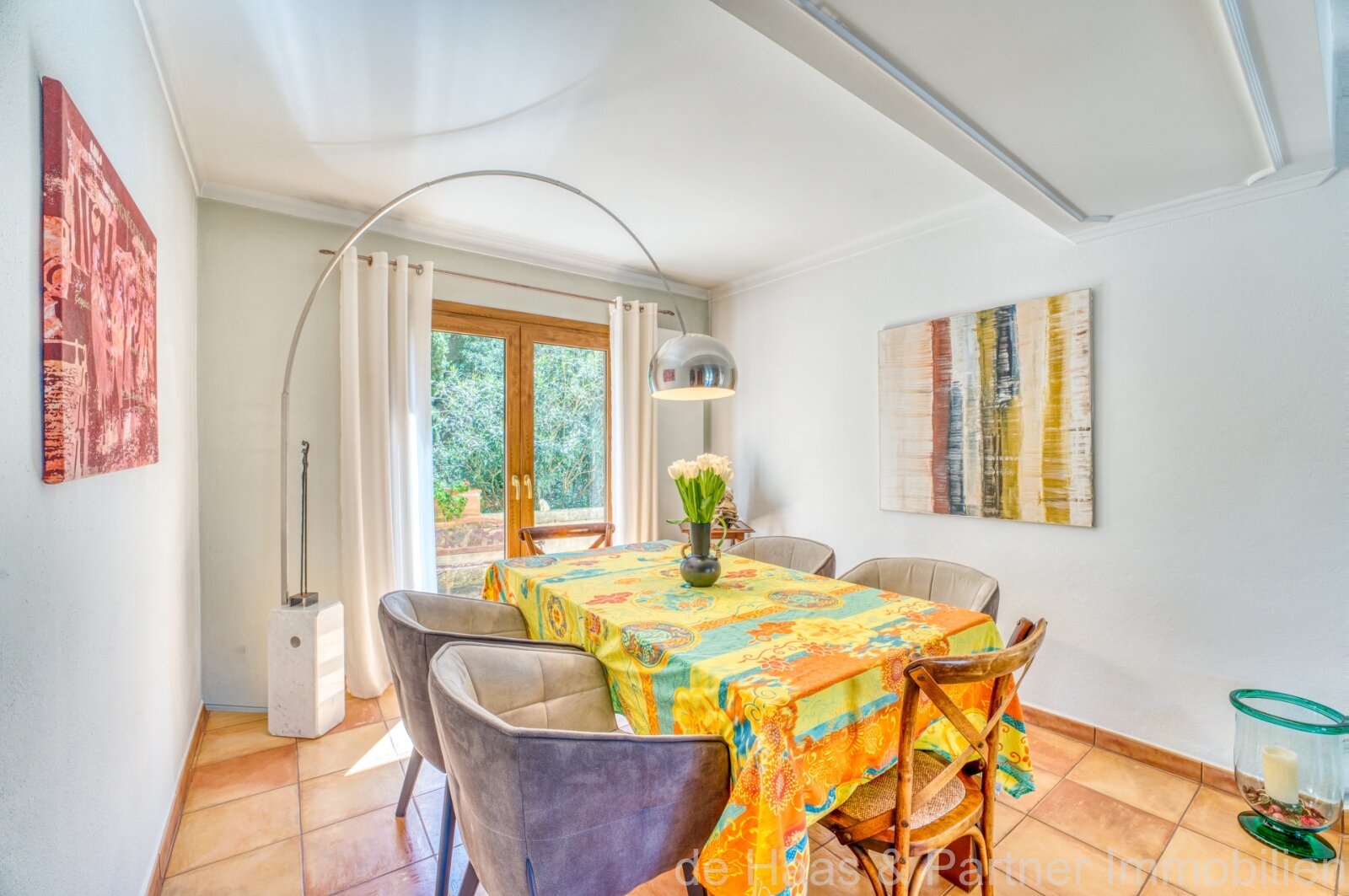 Chalet mit großem Pool und nur 100m vom Meer