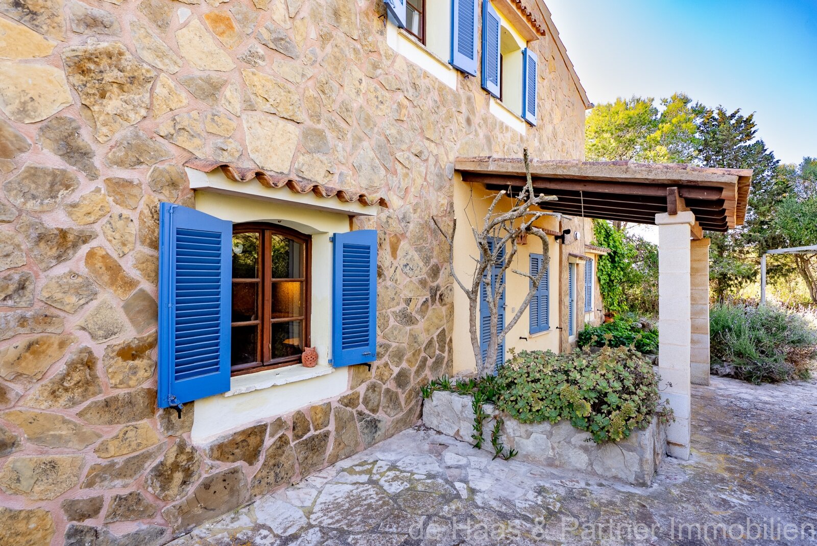 Große mallorquinische Familienfinca mit Fernmeerblick, viel Garten, Zitronenbäumen und einer kleinen Casita 