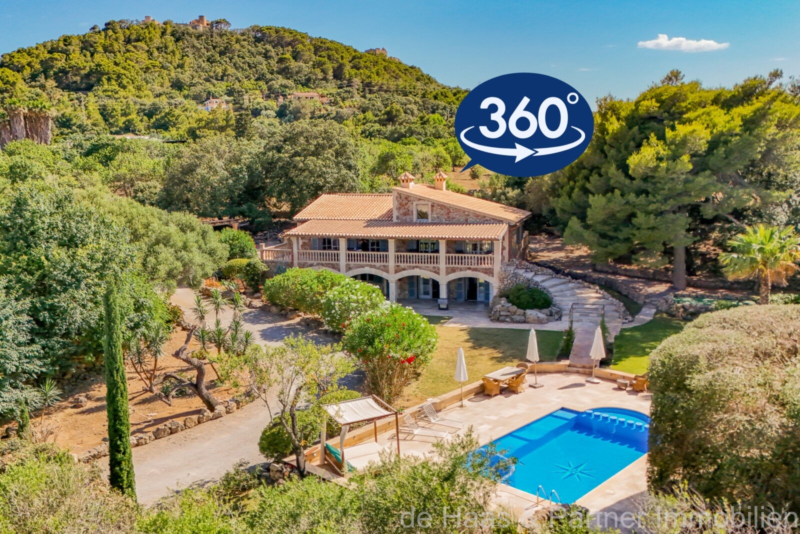 CAPDEPERA: Mediterrane Natursteinfinca mit ETV Lizenz, idyllischem Garten, Pool und Meerblick 