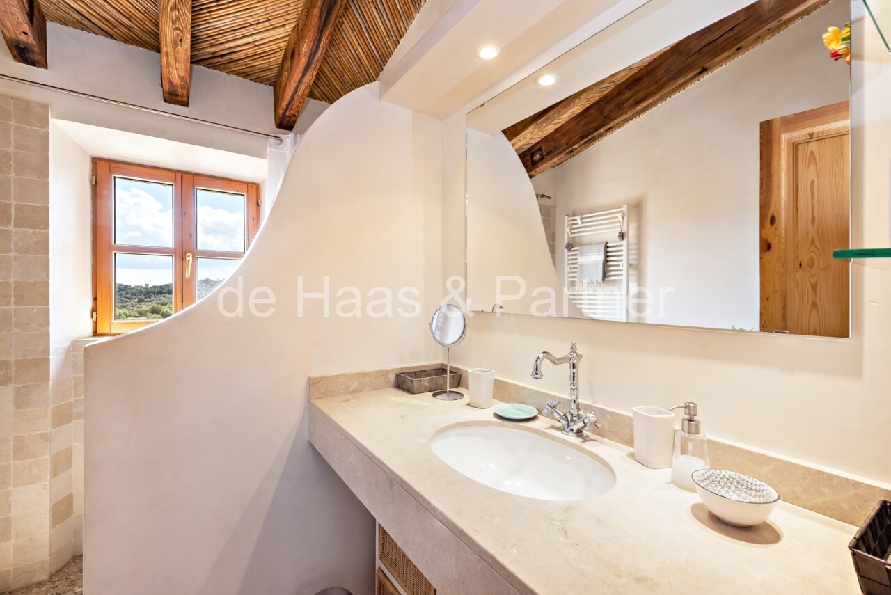 Exzellente Naturstein-Finca mit mediterranem Garten und Vermietlizenz