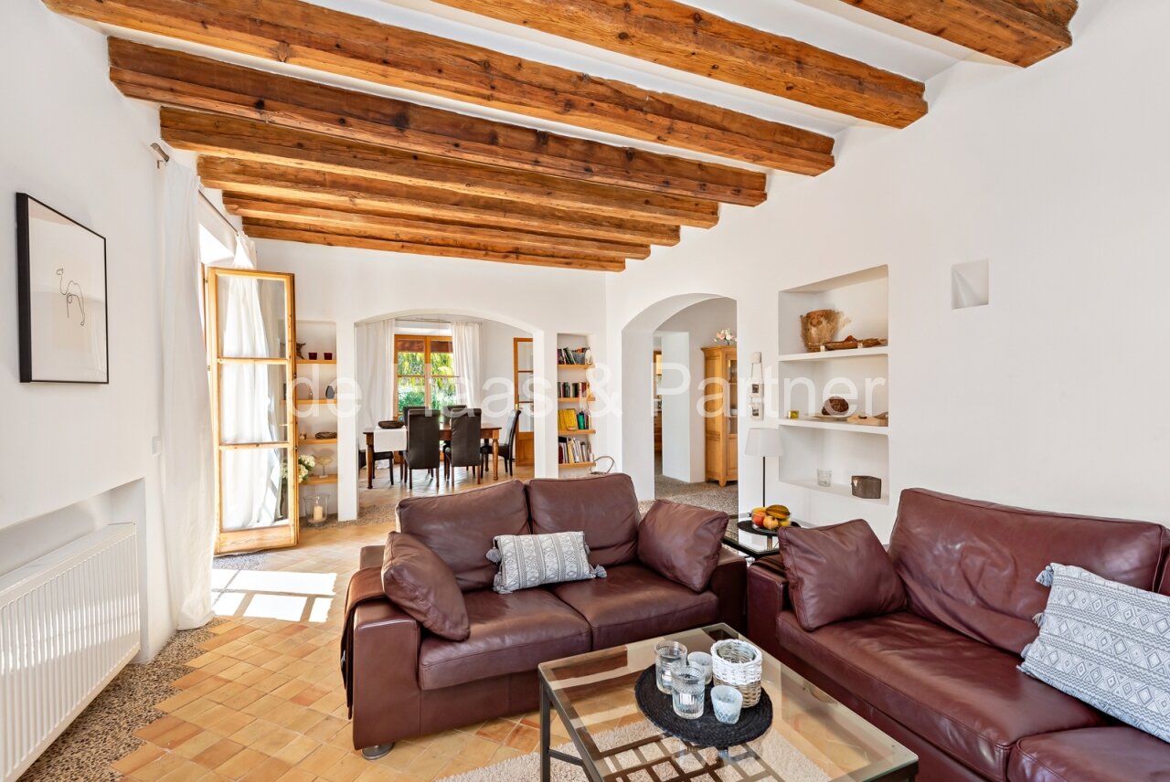 Exzellente Naturstein-Finca mit mediterranem Garten und Vermietlizenz