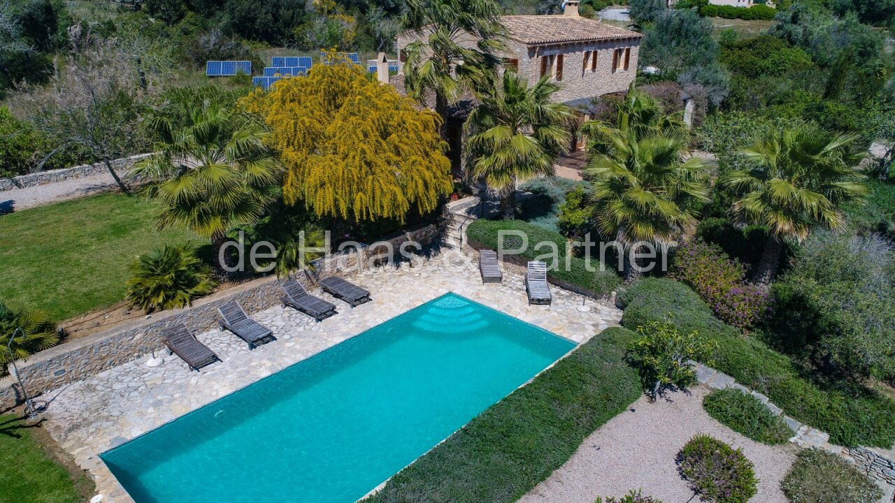 Exzellente Naturstein-Finca mit mediterranem Garten und Vermietlizenz