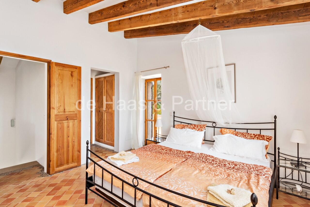 Exzellente Naturstein-Finca mit mediterranem Garten und Vermietlizenz