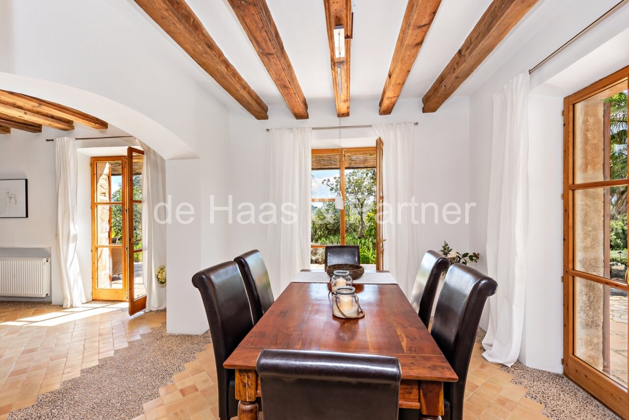 Exzellente Naturstein-Finca mit mediterranem Garten und Vermietlizenz