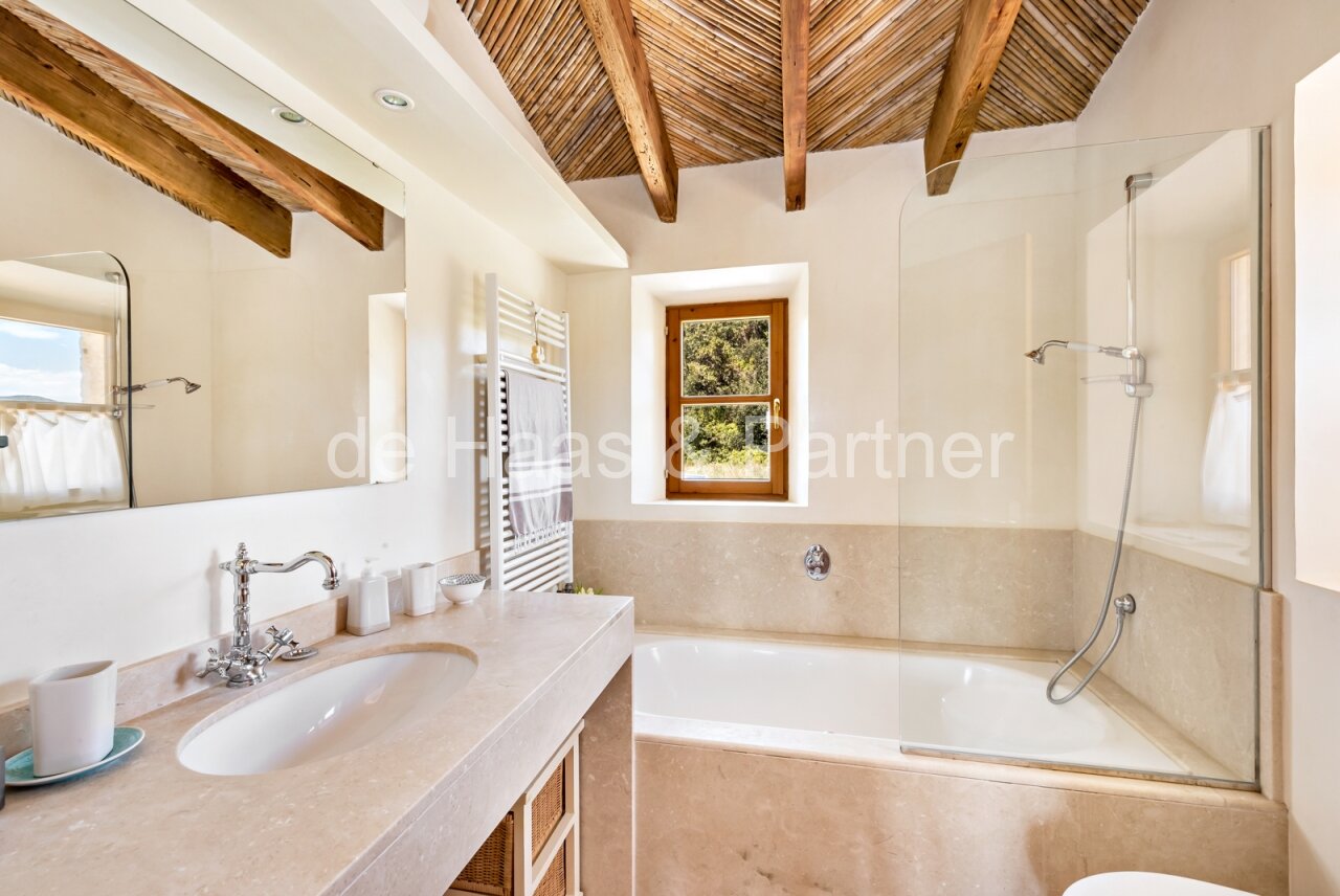 Exzellente Naturstein-Finca mit mediterranem Garten und Vermietlizenz