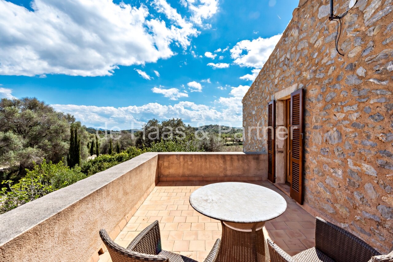 Exzellente Naturstein-Finca mit mediterranem Garten und Vermietlizenz