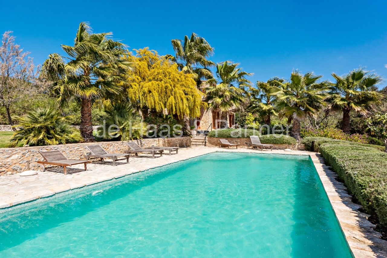 Exzellente Naturstein-Finca mit mediterranem Garten und Vermietlizenz