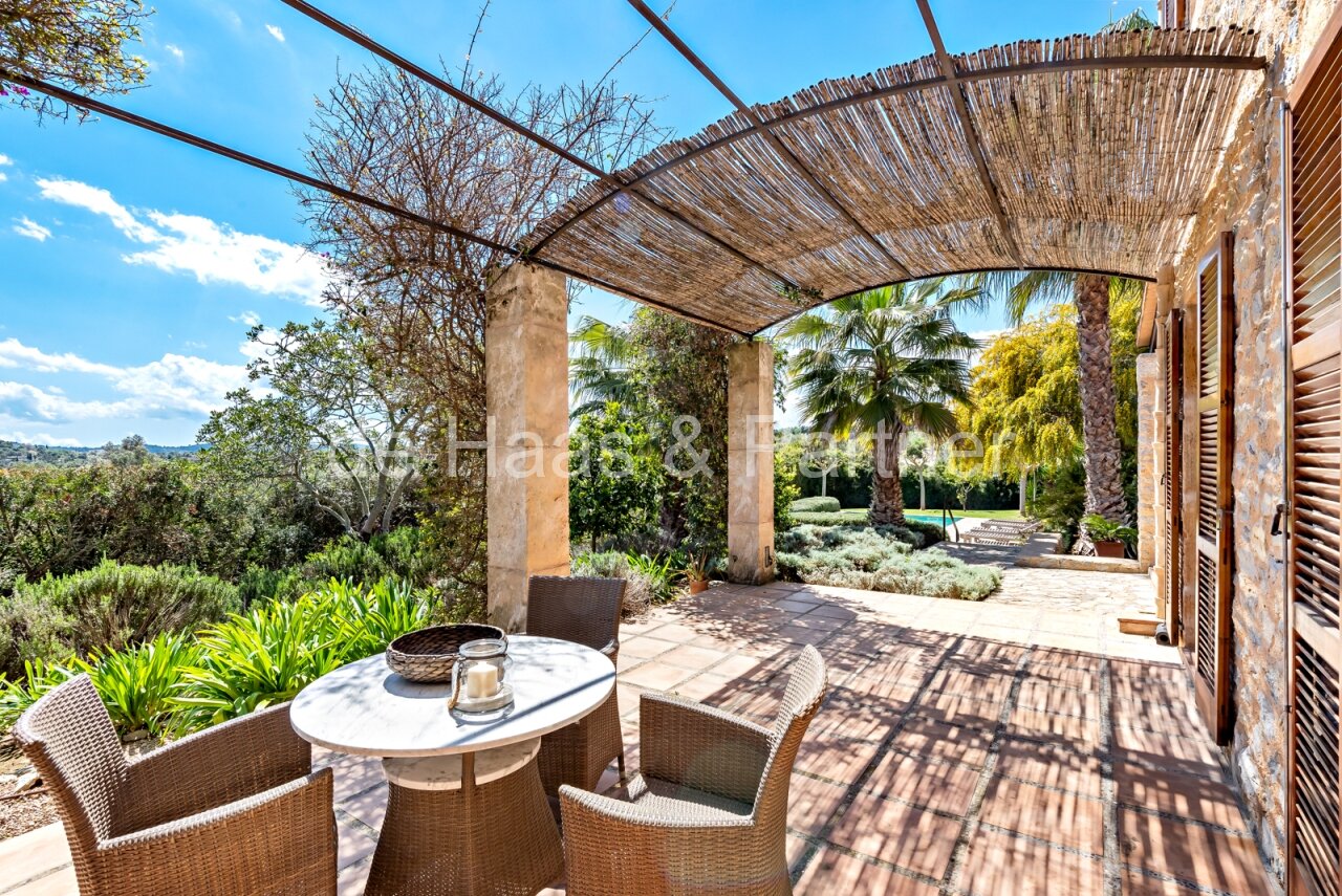 Exzellente Naturstein-Finca mit mediterranem Garten und Vermietlizenz