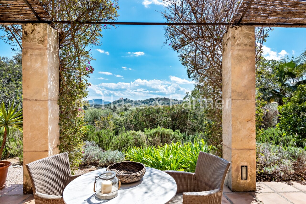 Exzellente Naturstein-Finca mit mediterranem Garten und Vermietlizenz