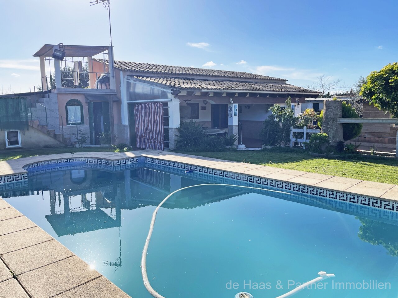 Kleine Finca mit Pool, Gemüsegarten und schönem Blick auf Sant Salvador