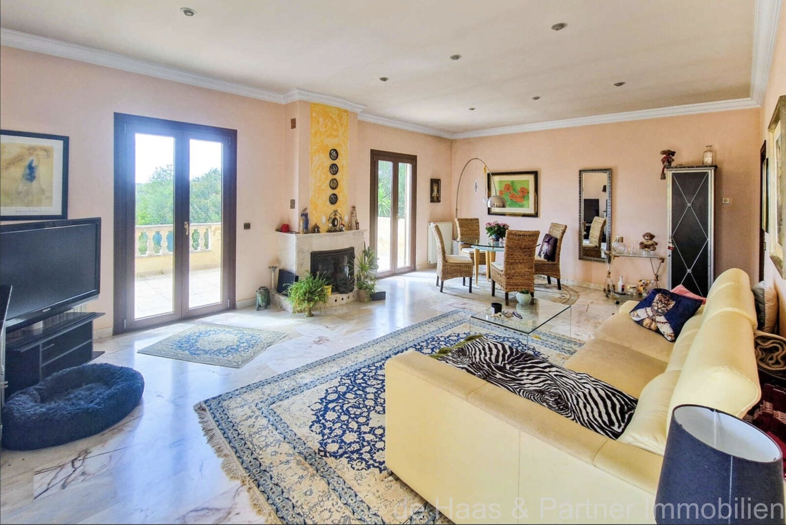 Finca-Villa fußläufig zum Dorf mit großem Pool und Panoramablick