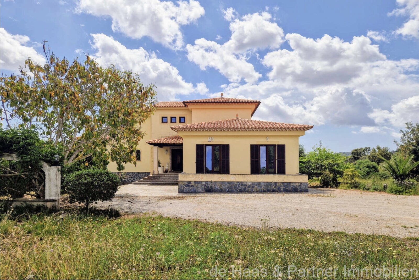 Finca-Villa fußläufig zum Dorf mit großem Pool und Panoramablick