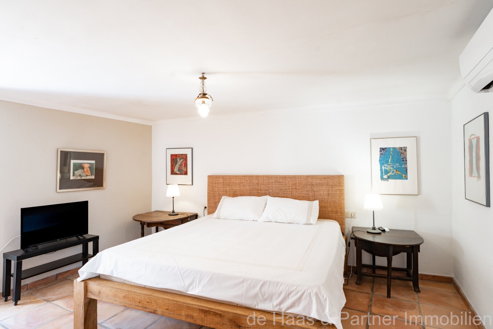 Charming townhouse below Capdepera Castle with numerous terraces and stunning views of the countryside