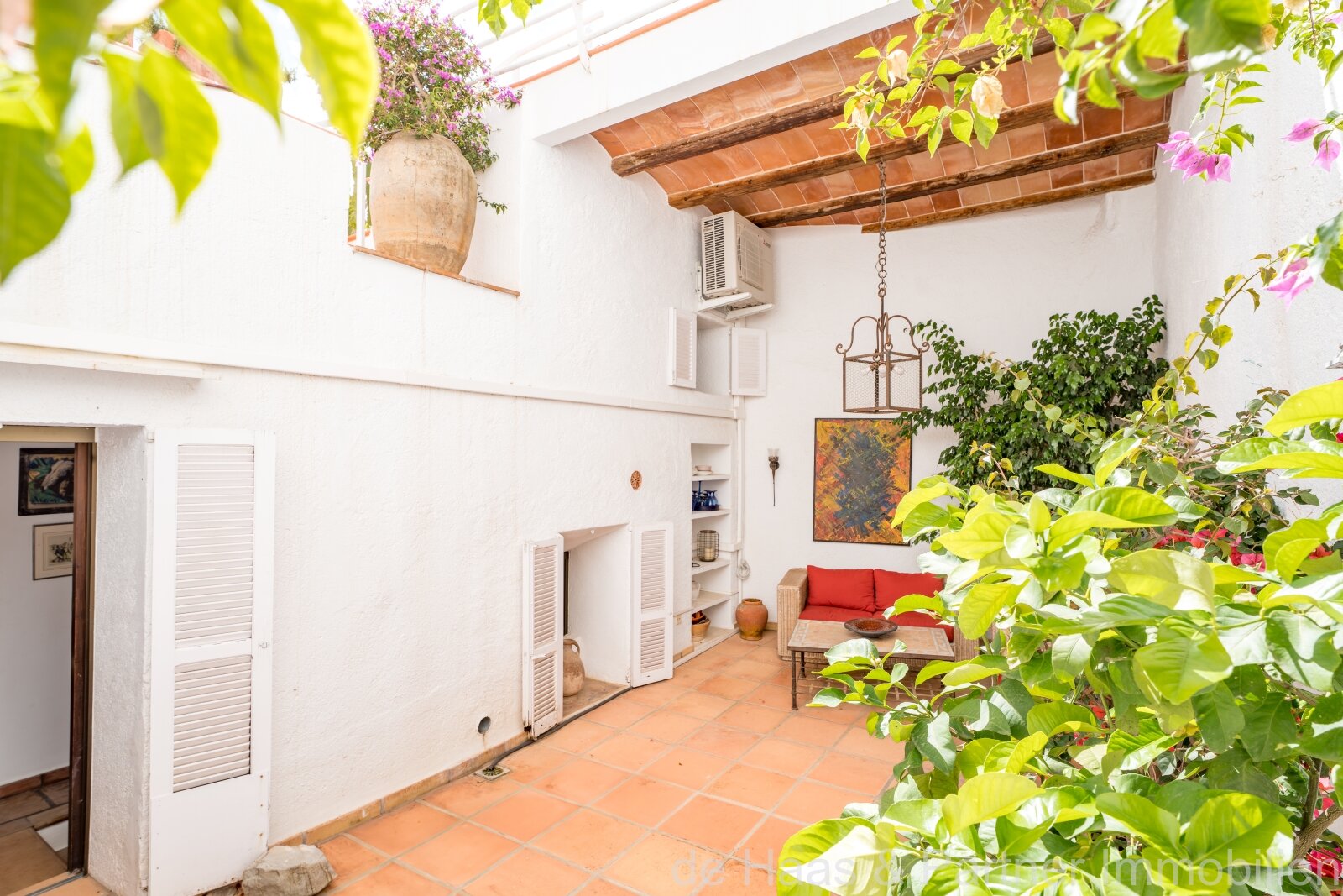 Charming townhouse below Capdepera Castle with numerous terraces and stunning views of the countryside