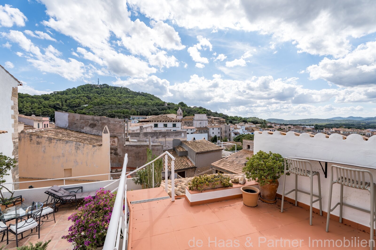 Charming townhouse below Capdepera Castle with numerous terraces and stunning views of the countryside