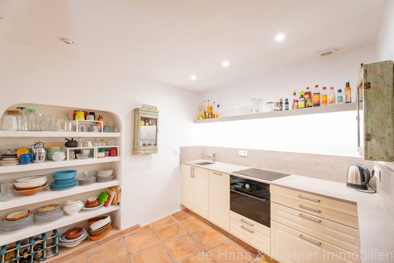 Charming townhouse below Capdepera Castle with numerous terraces and stunning views of the countryside