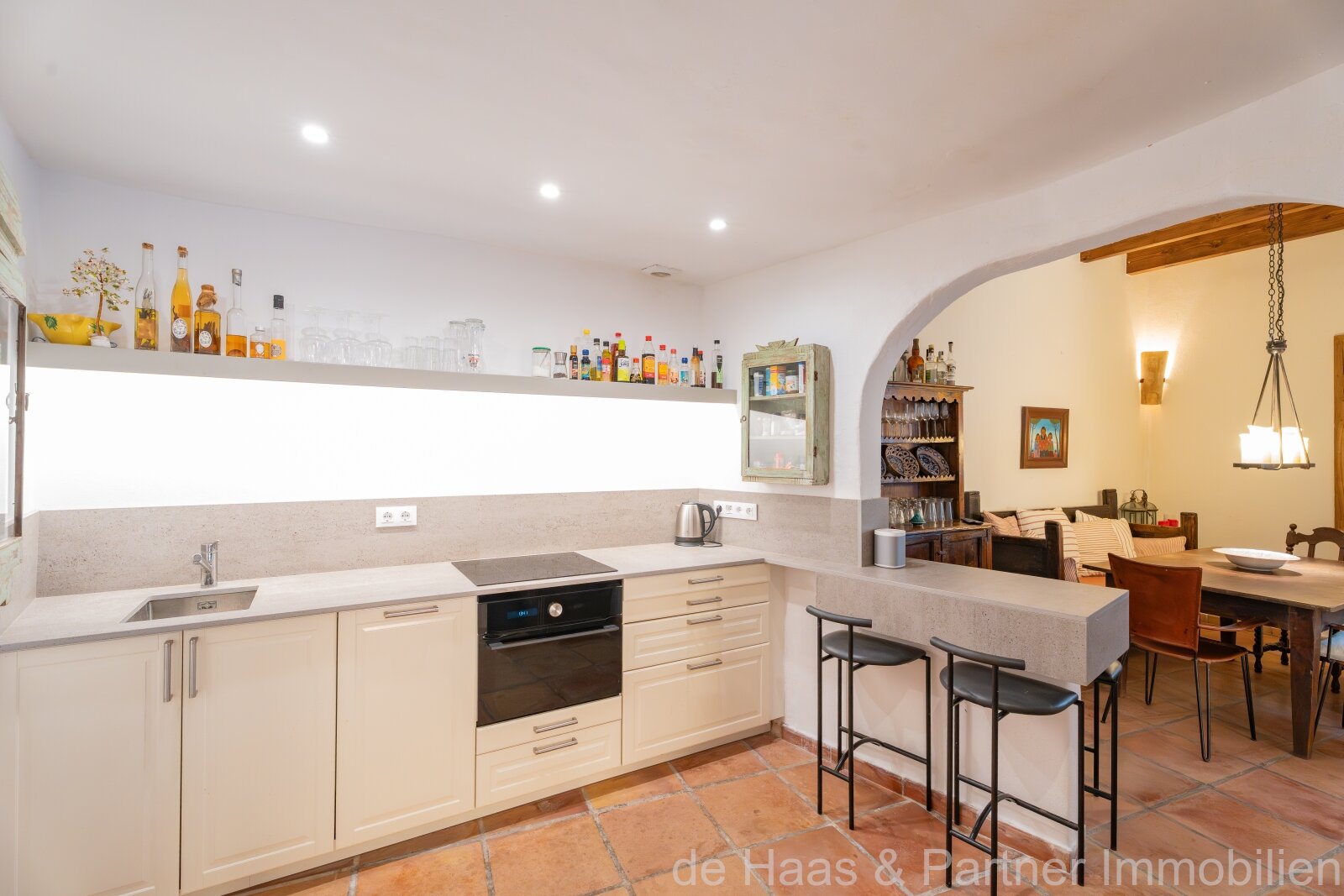 Charming townhouse below Capdepera Castle with numerous terraces and stunning views of the countryside