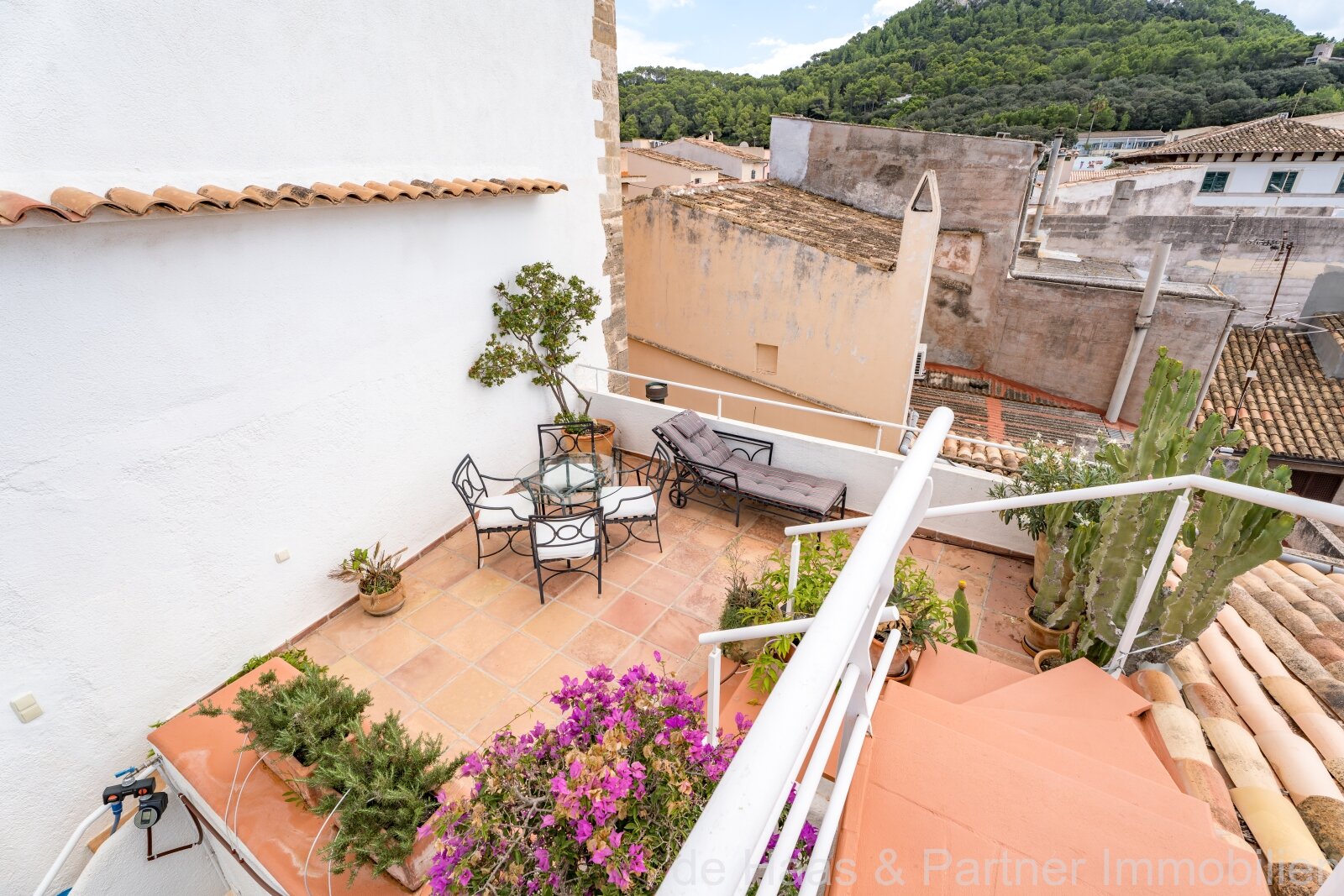Charming townhouse below Capdepera Castle with numerous terraces and stunning views of the countryside