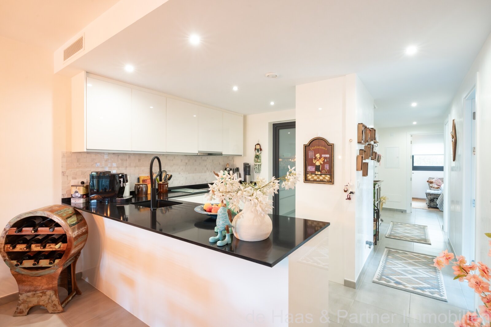 Lovingly furnished ground floor flat with garden in a residential complex