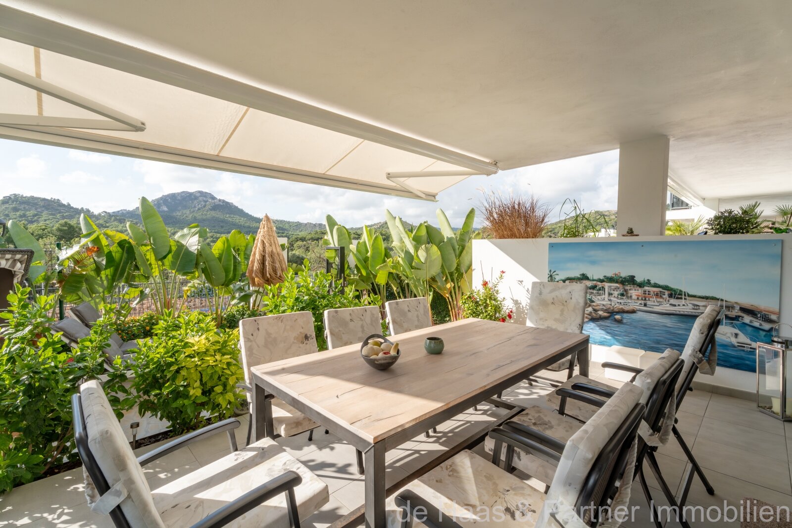 Lovingly furnished ground floor flat with garden in a residential complex