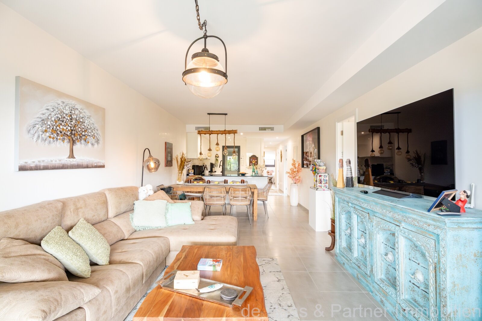 Lovingly furnished ground floor flat with garden in a residential complex