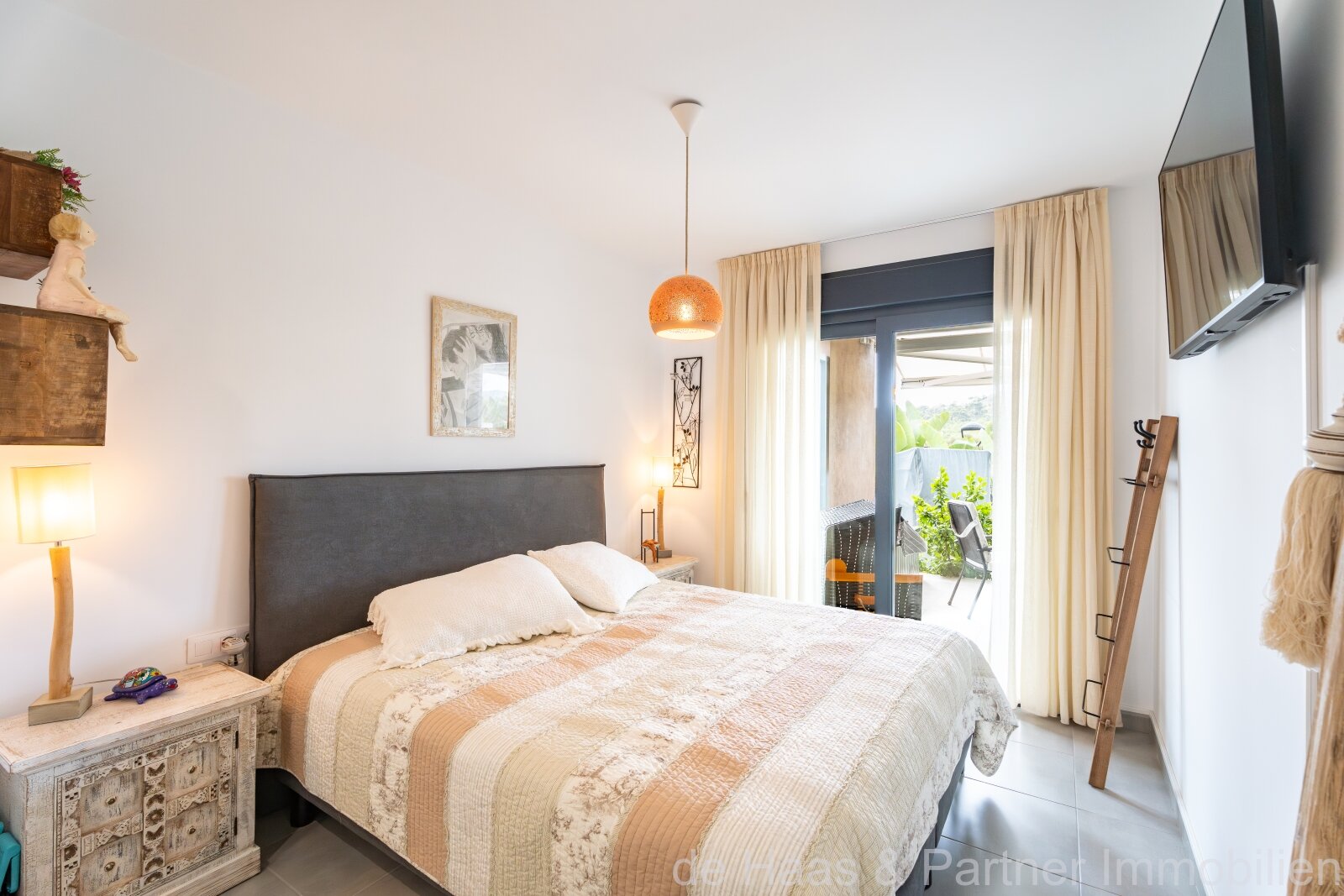 Lovingly furnished ground floor flat with garden in a residential complex