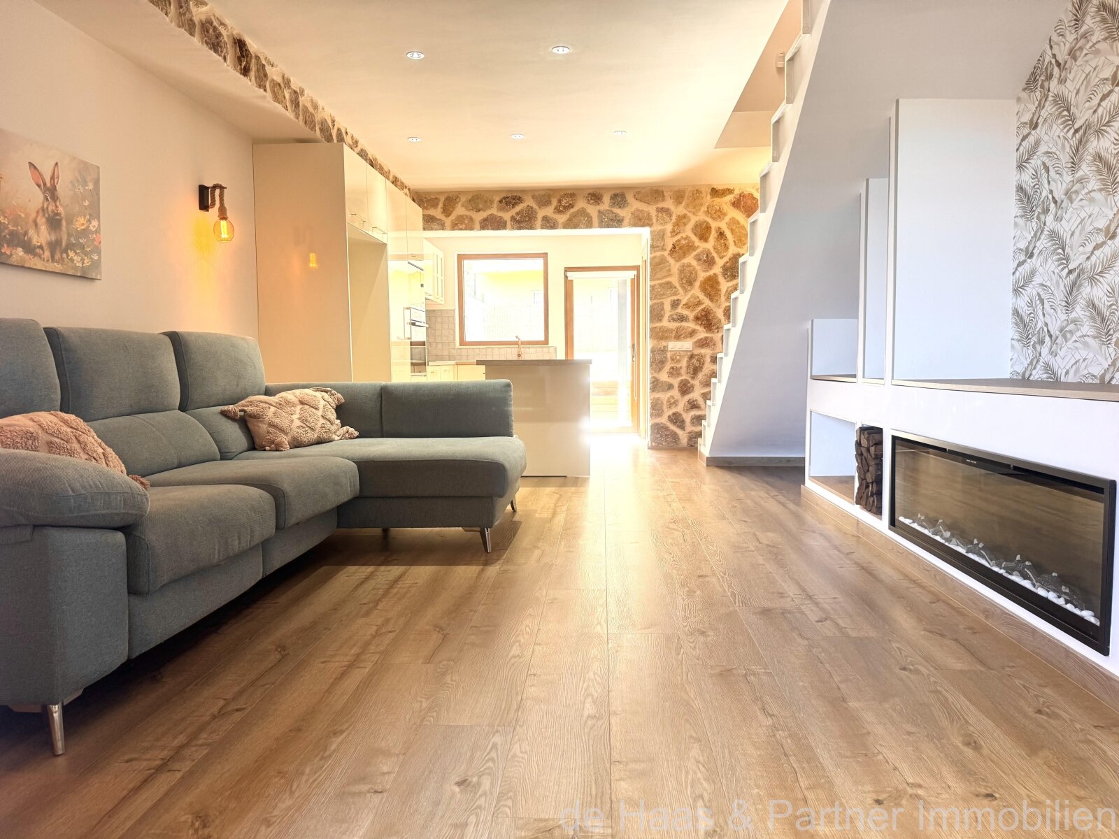 Capdepera: Modern terraced house with pool and small sea view in a central location 