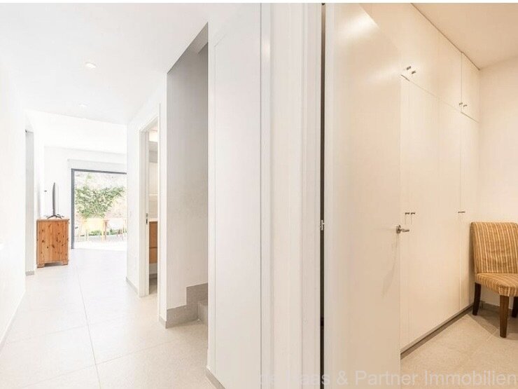 Charming townhouse with large patio, terrace and garage