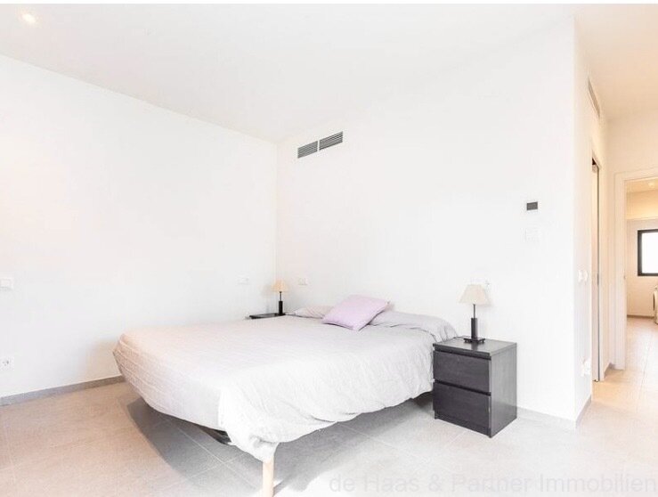 Charming townhouse with large patio, terrace and garage