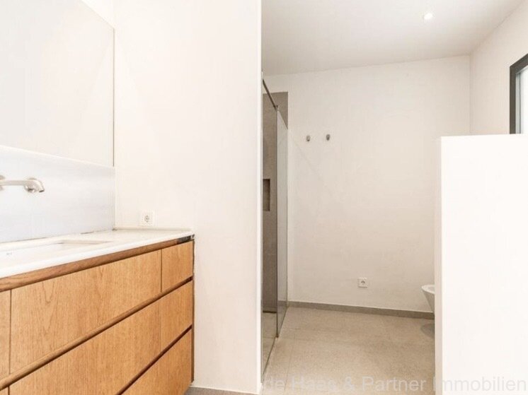 Charming townhouse with large patio, terrace and garage