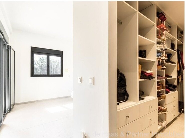 Charming townhouse with large patio, terrace and garage