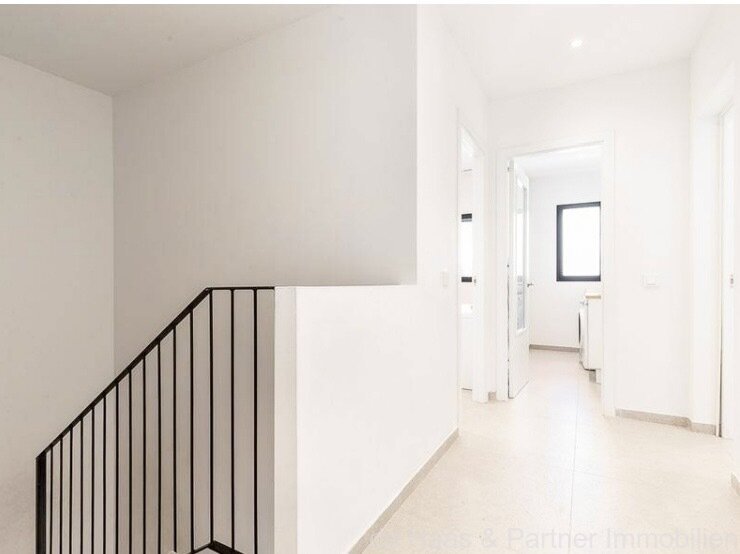 Charming townhouse with large patio, terrace and garage