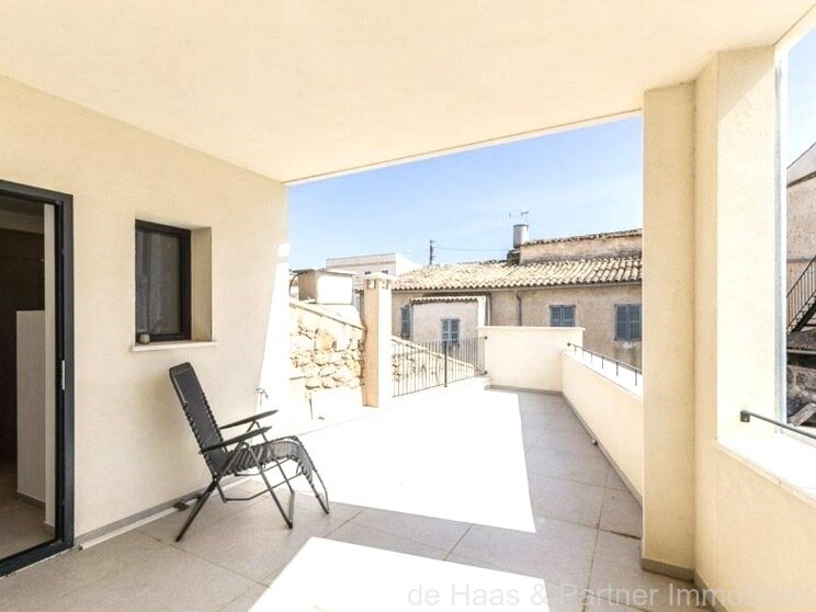 Charming townhouse with large patio, terrace and garage