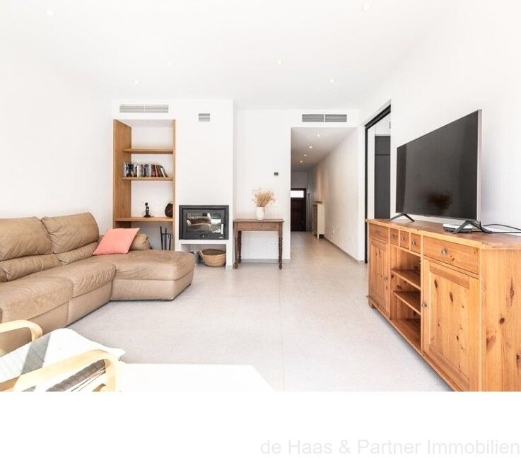 Charming townhouse with large patio, terrace and garage