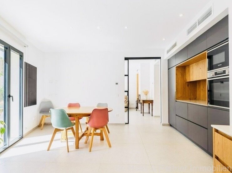 Charming townhouse with large patio, terrace and garage